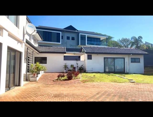 5 BEDROOM HOUSE FOR SALE IN LA LUCIA